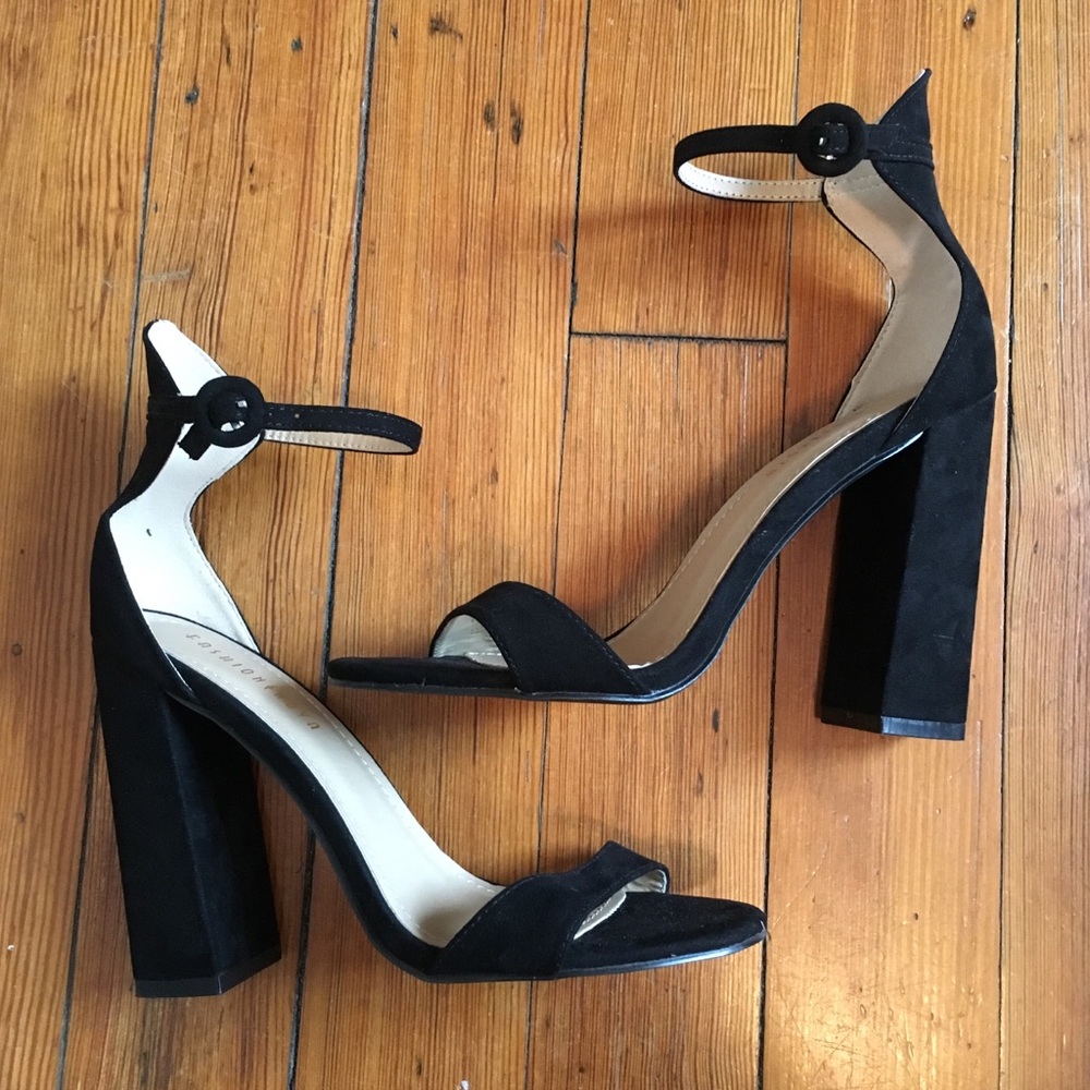Fashion Nova Open Toe Black Heel (Size 8.5)